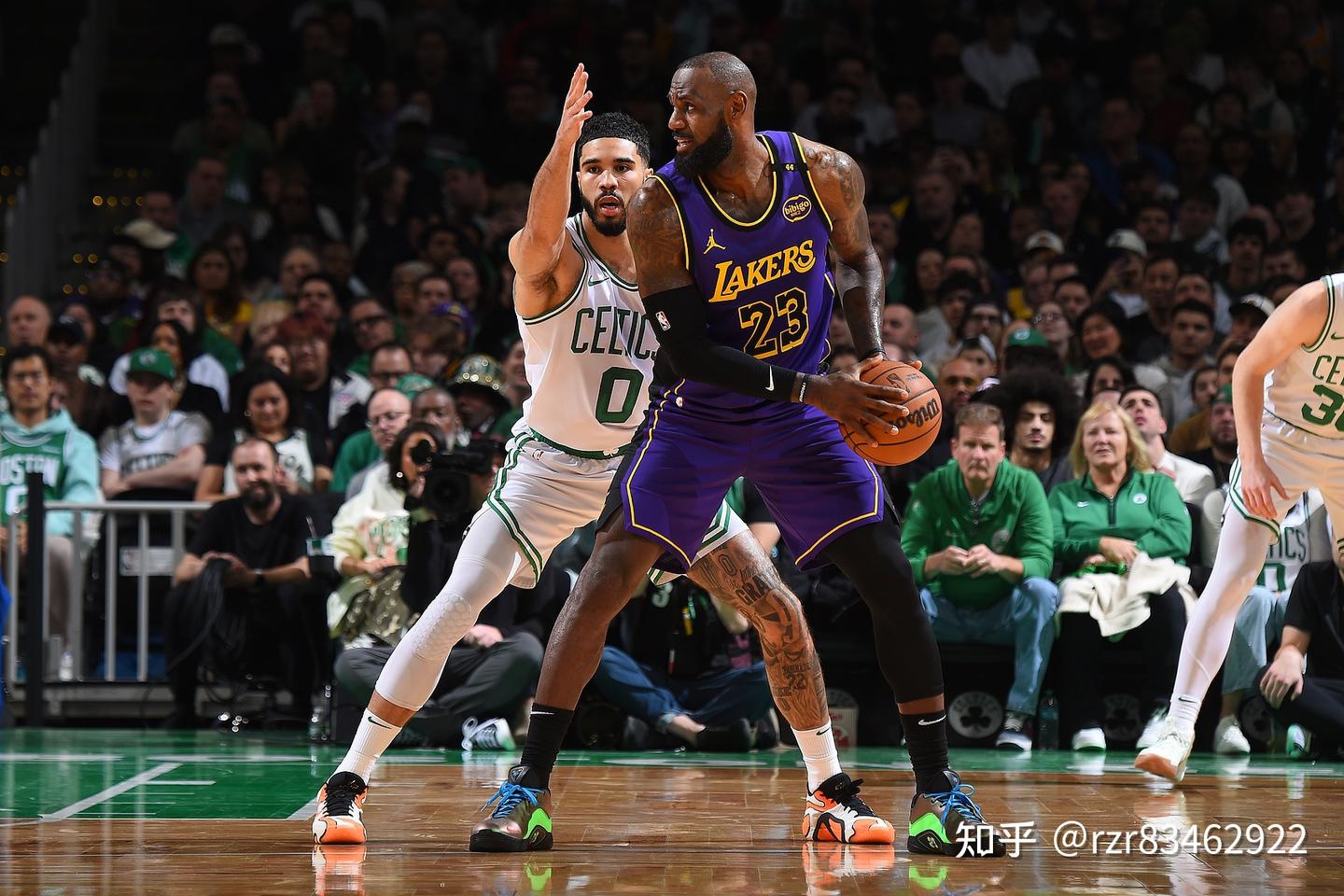 又见绝平！密尔沃基雄鹿与广厦男篮鏖战至终场，爱德华兹读秒救主的简单介绍